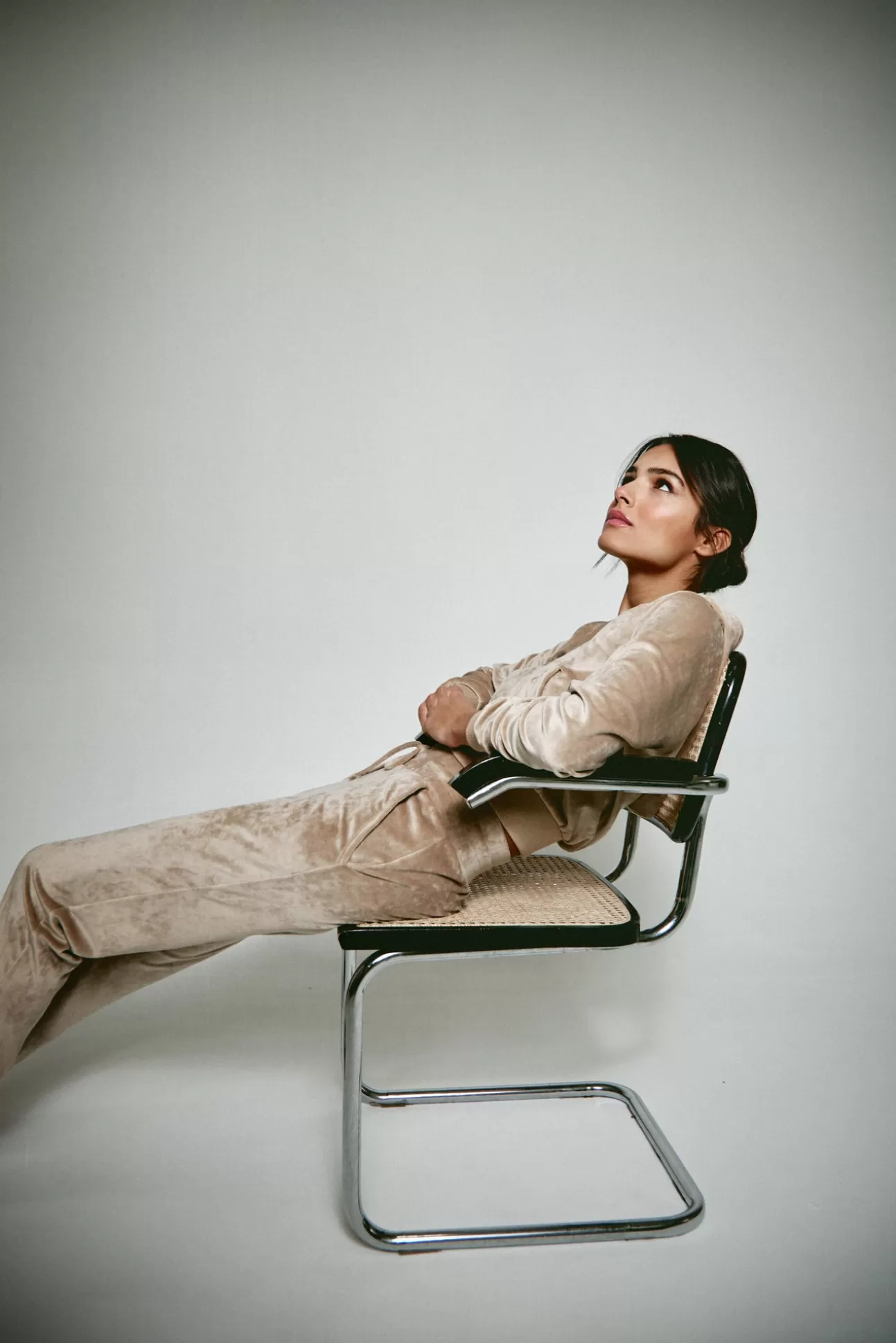 The Akala Studio Pantalones^Beige Velvet Pants