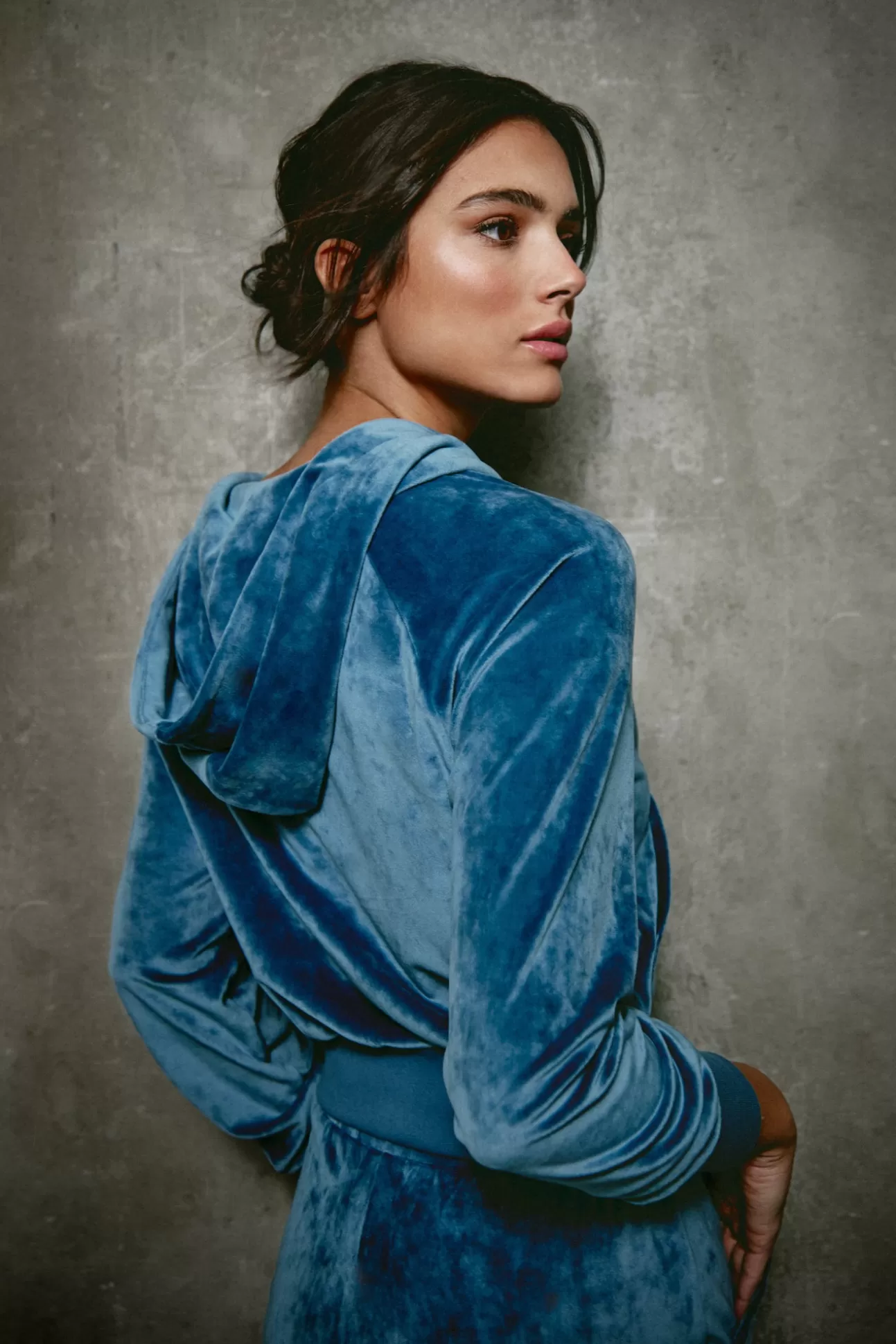 The Akala Studio Chaqueta^Blue Velvet Hoodie