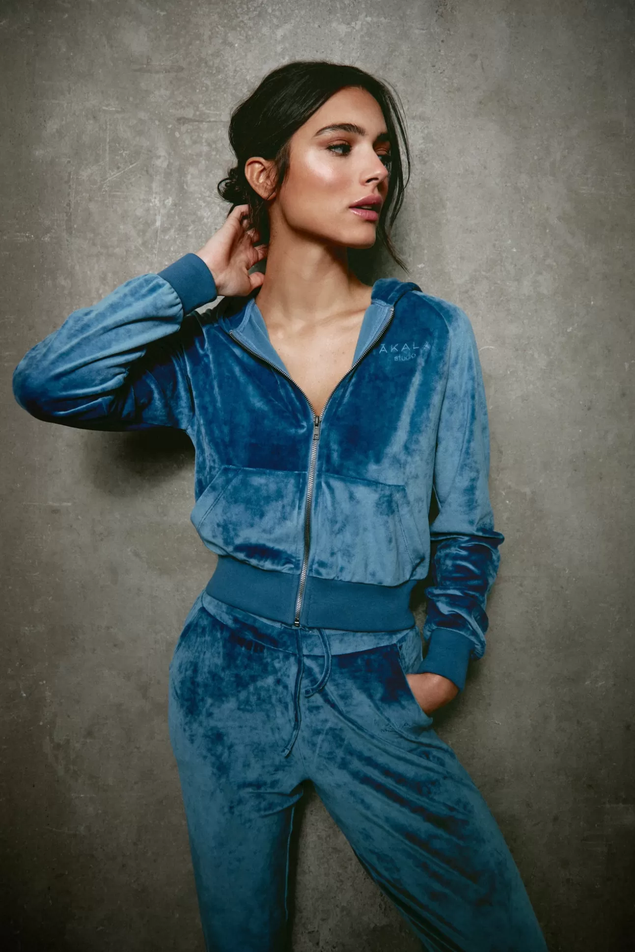 The Akala Studio Pantalones^Blue Velvet Pants