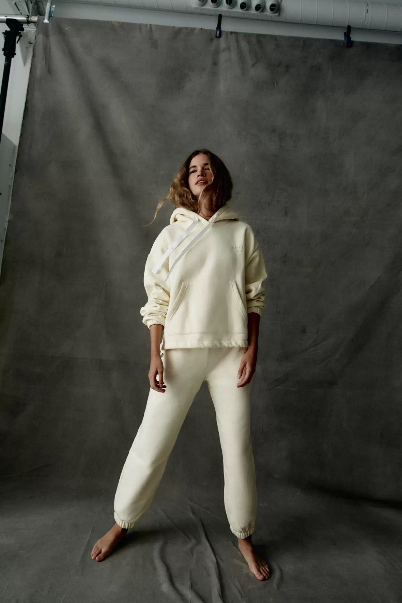 The Akala Studio Sweats^Marfil Set