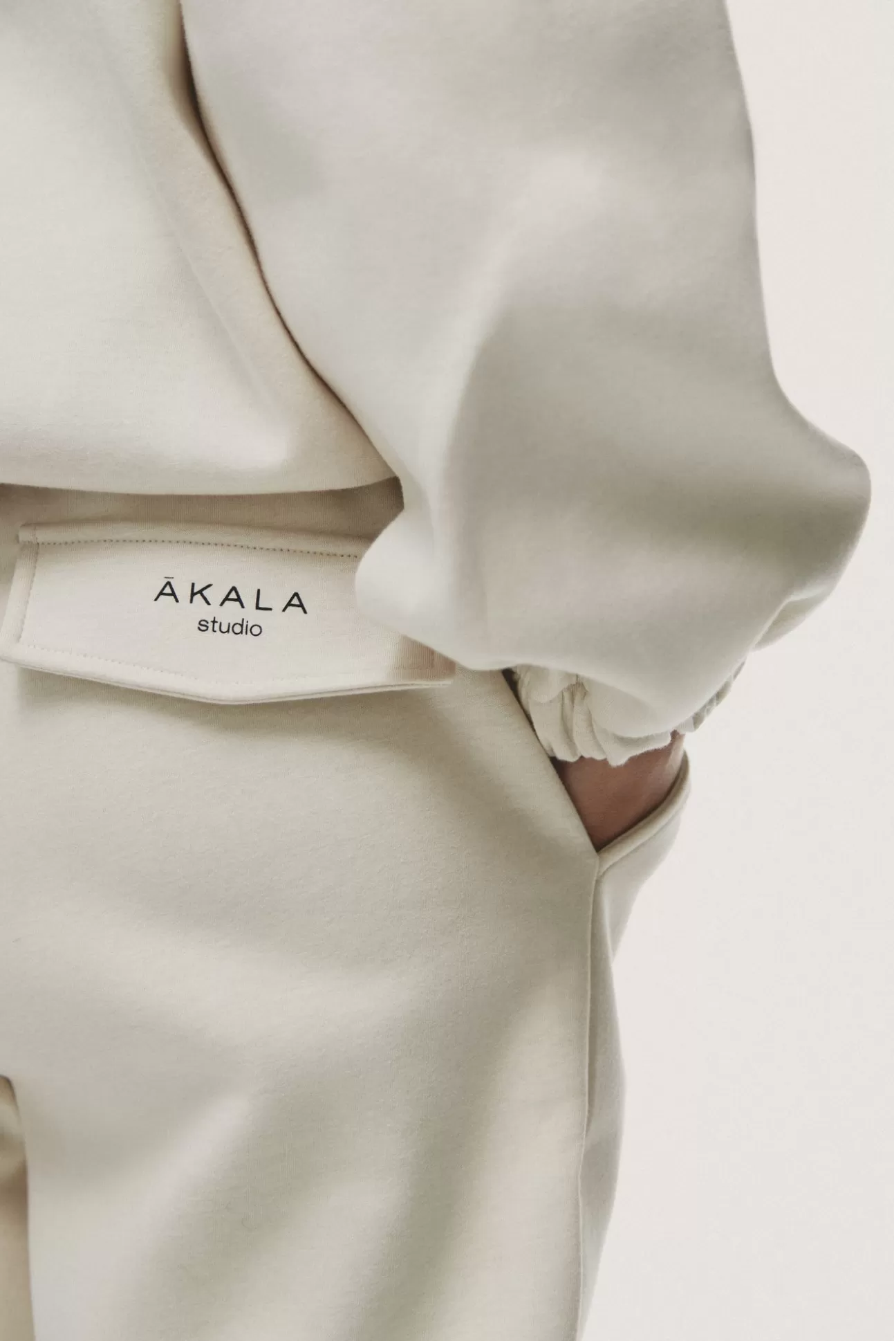 The Akala Studio Pantalones^Polar White Jogger Pants